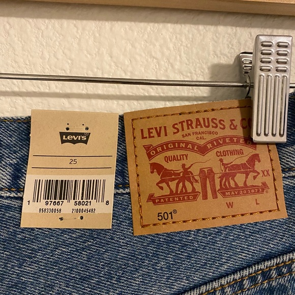 Levi’s 501 Shorts NWT Size 25 - never worn - Picture 5 of 8